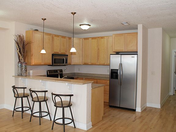 5th image of 606 W Wisconsin Ave Unit 602
