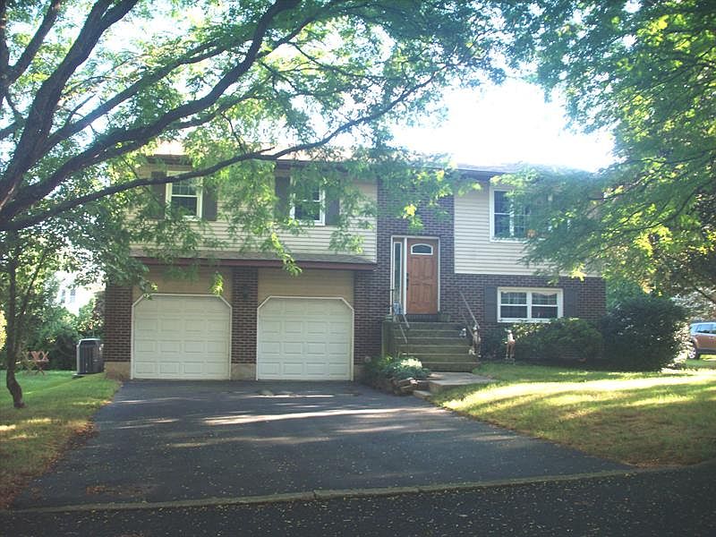 2nd image of 2010 Pierce Dr