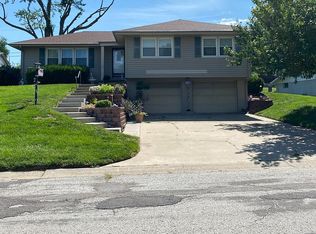 1301 Midyett Rd, Saint Joseph, MO 64506