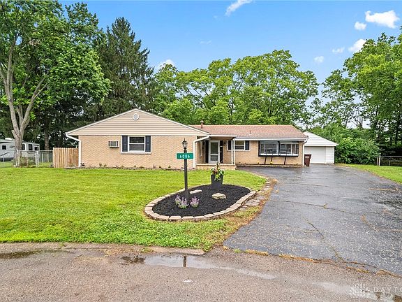 2nd image of 6006 Hyacinth Ct