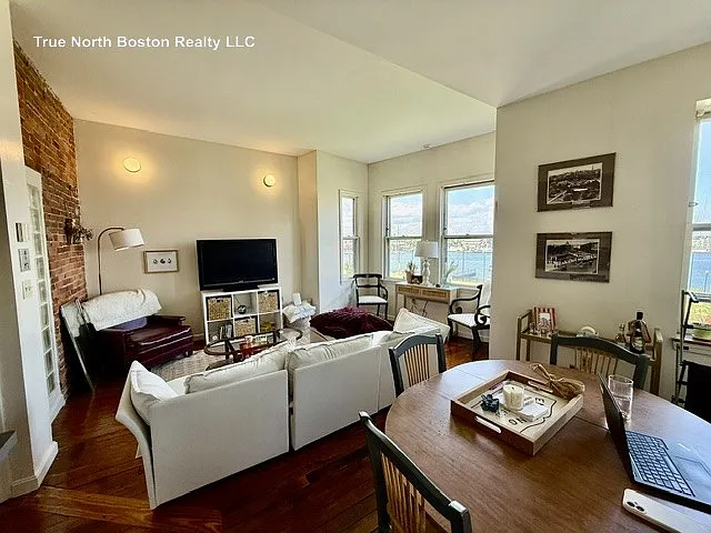 492 Commercial St #2 — Photo 3