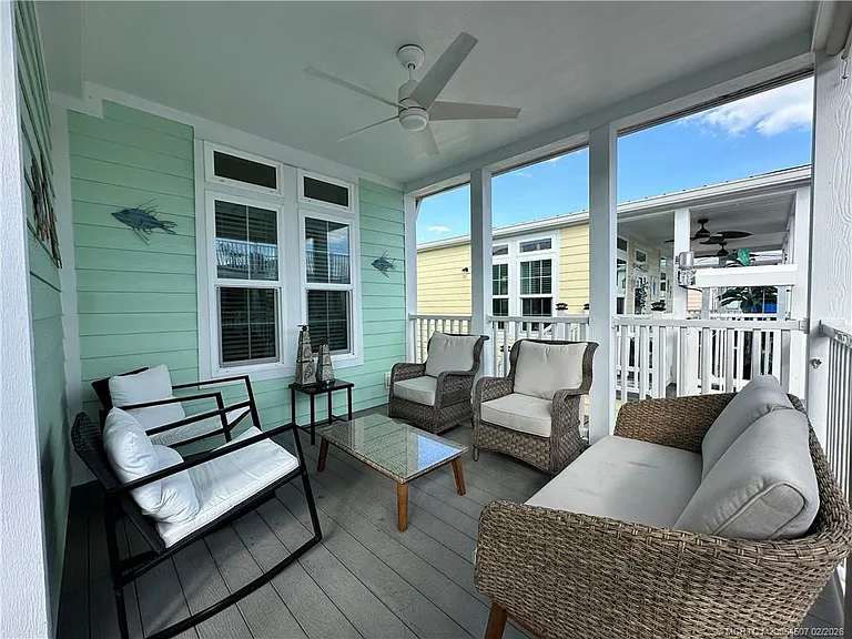 378 NE Wharfs Way — Photo 5