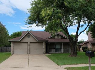319 Village Creek Dr, Webster, TX 77598
