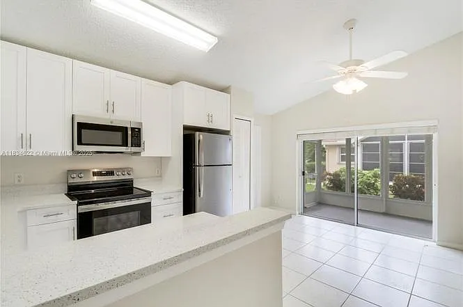 653 NW San Remo Cir — Photo 18
