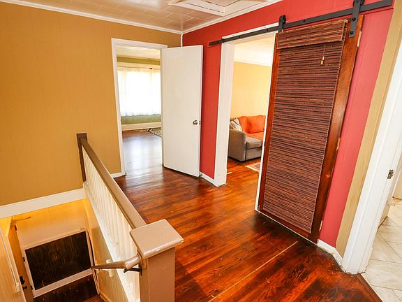 3rd image of 818 7th Ave N #2
