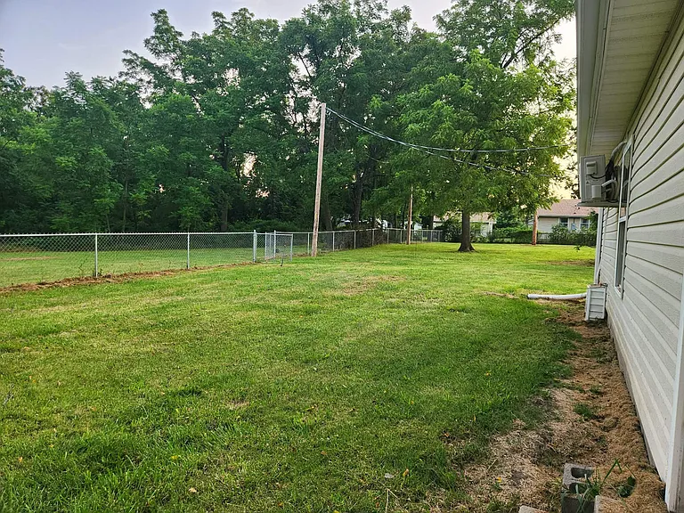 20614 Lawrence 2210 #B — Photo 5