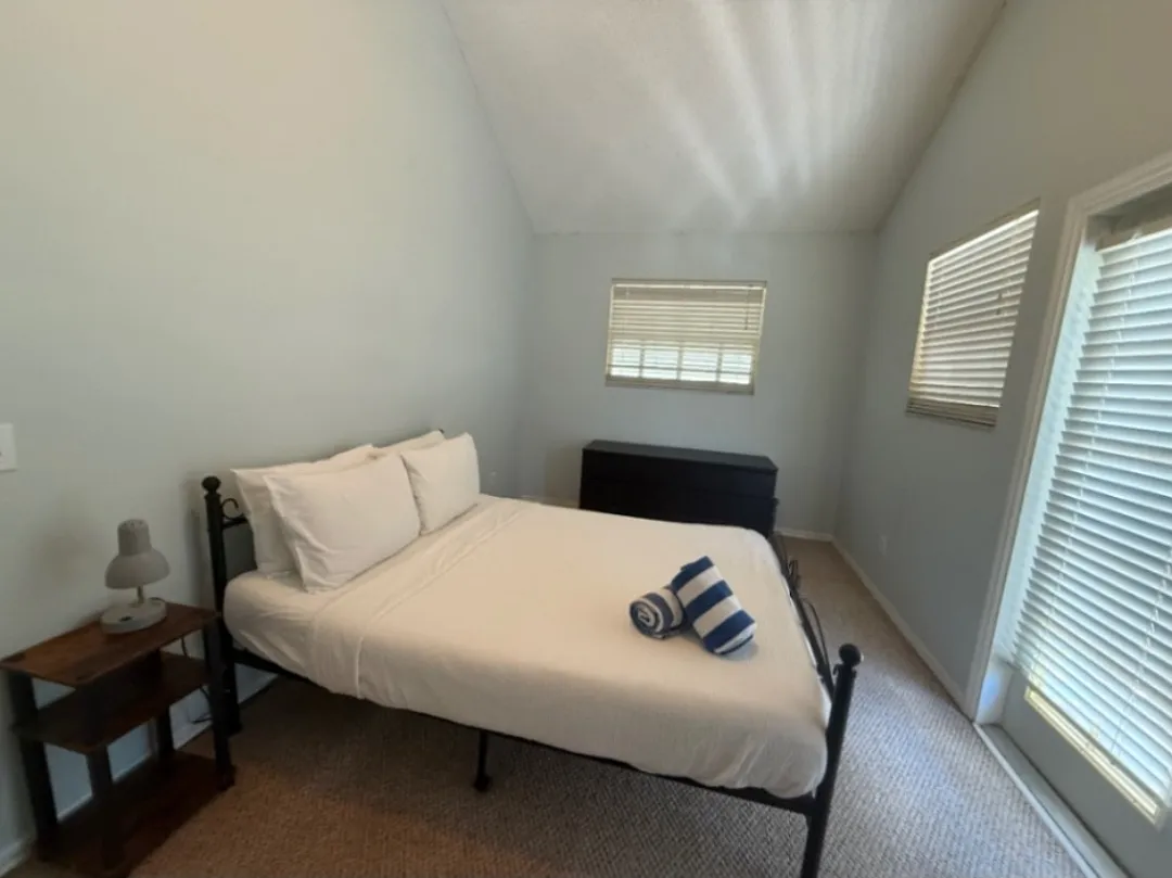 2 bed, 1095 sqft, $4,400 — Photo 4