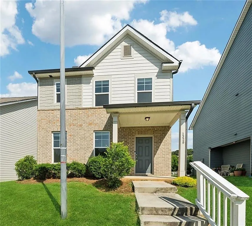 1329 Rosemary Ln — Photo 1