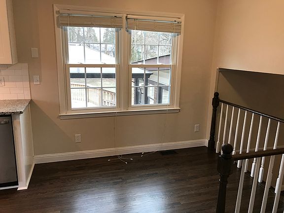 5th image of 2938 Scarlet Cres