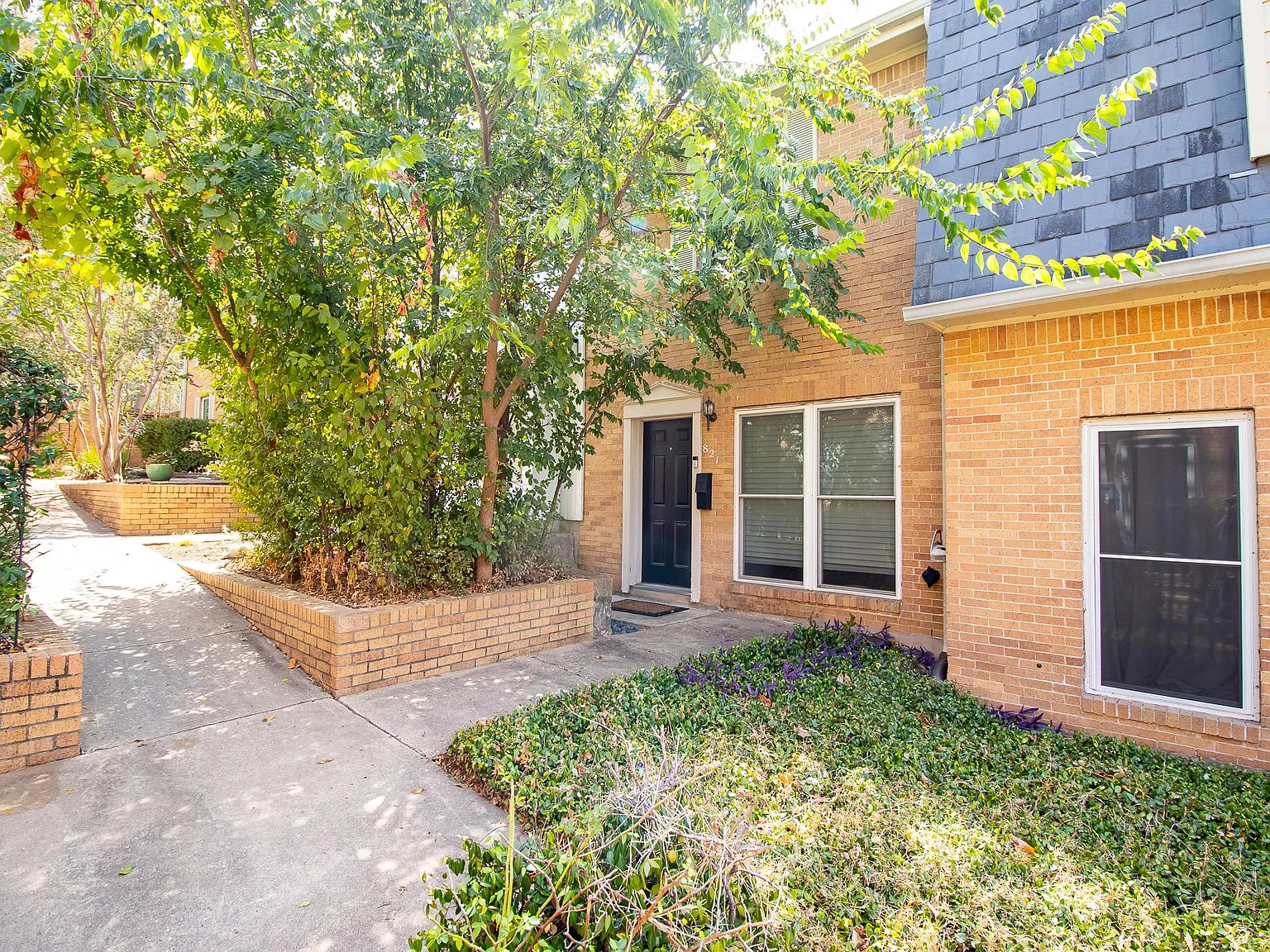 2 bed, 1.5 bath, 1101 sqft, $2,000 — Photo 1