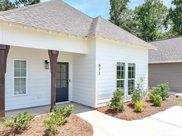 872 Village Dr, Opelika, AL 36801