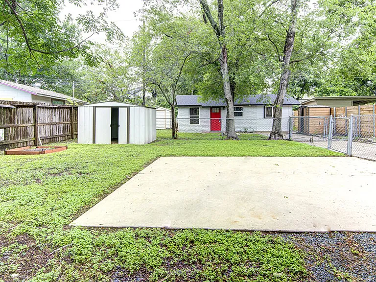1711 Brentwood St — Photo 20