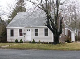 41 Oak St, Hyannis, MA 02601