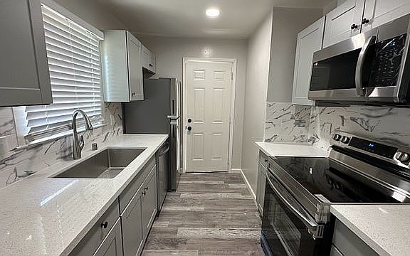 5th image of 2542 Kent Dr