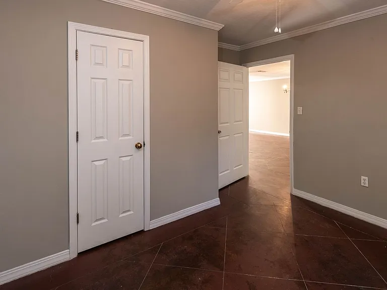 215 Hartfield Rd — Photo 9