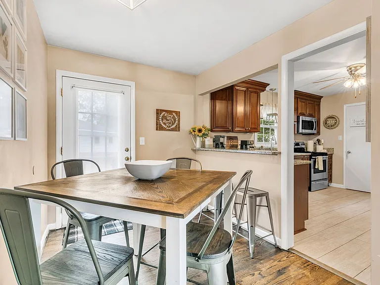 304 Wales Cir — Photo 6