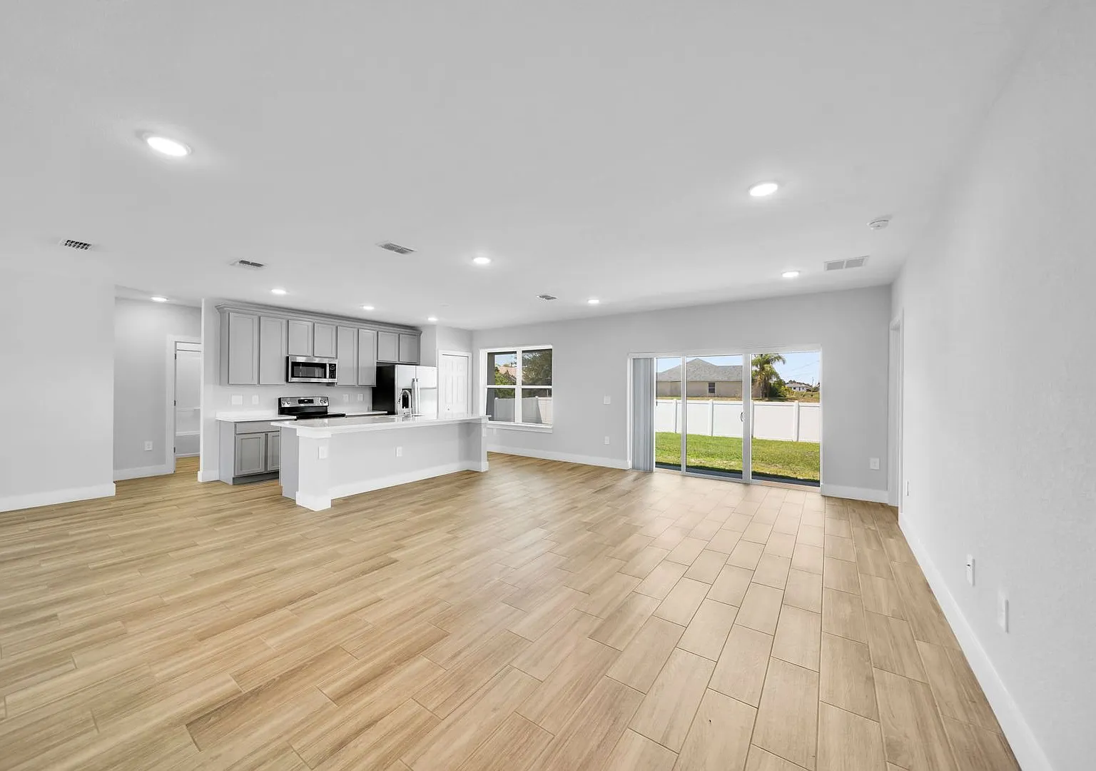 Single Family House Available For Rent Now Zip Code 33993 — Photo 4