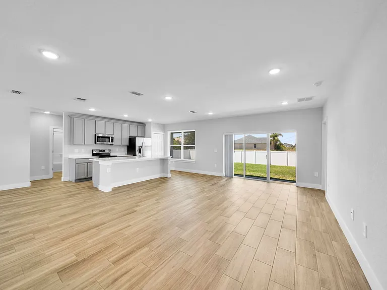 2835 NW Embers Ter — Photo 4