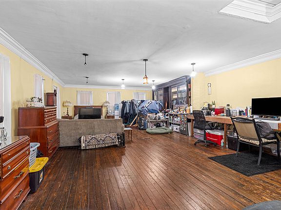 5th image of 627 Hannah St