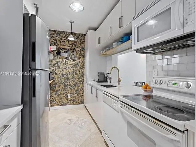 8888 Collins Ave #115 — Photo 14