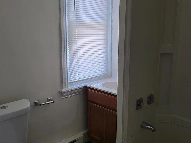 136 E Bushkill St #4 — Photo 4