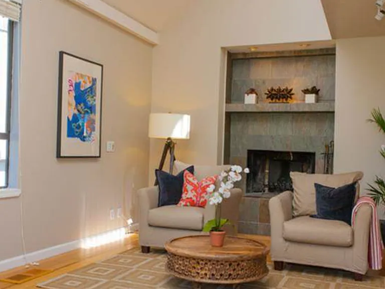 2269 Mastlands Dr — Photo 6