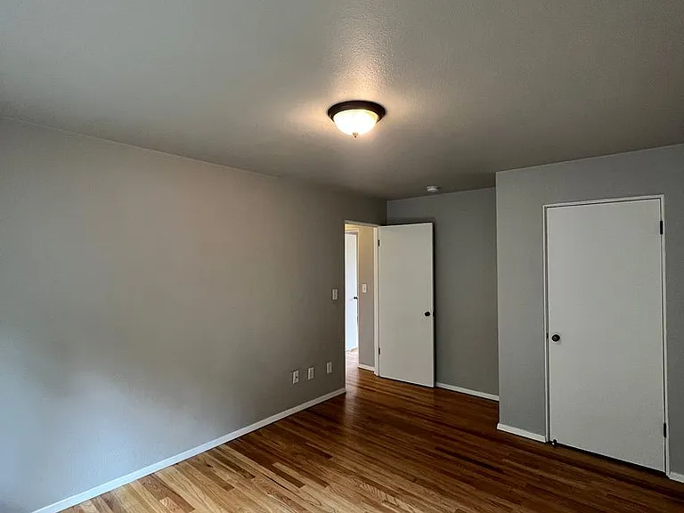 1930 SE Ash St — Photo 21