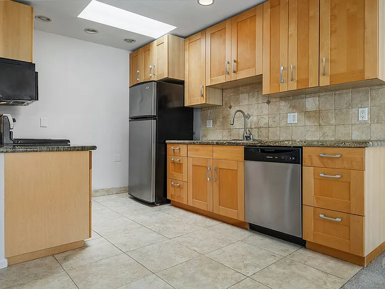8308 Regents Rd — Photo 10