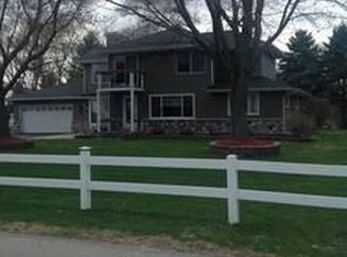 W340N6357 Breezy Point Rd, OCONOMOWOC, WI 53066