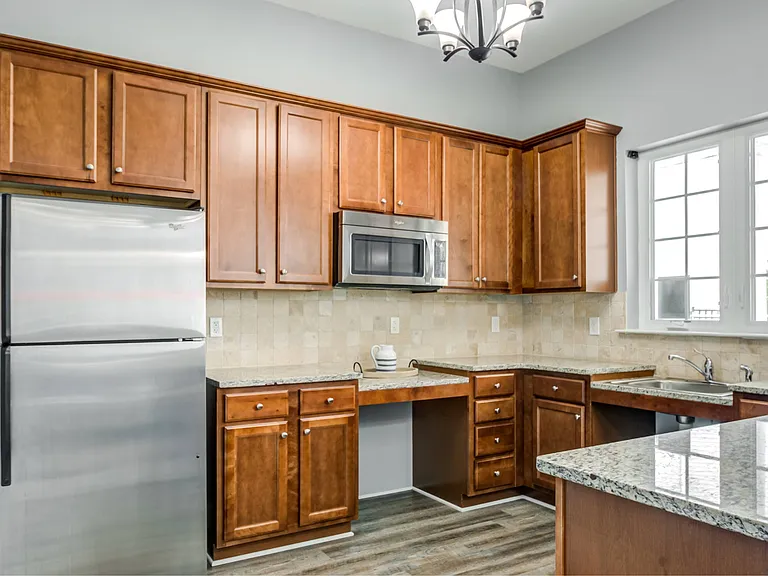 Laurel Green Apartments — Photo 10
