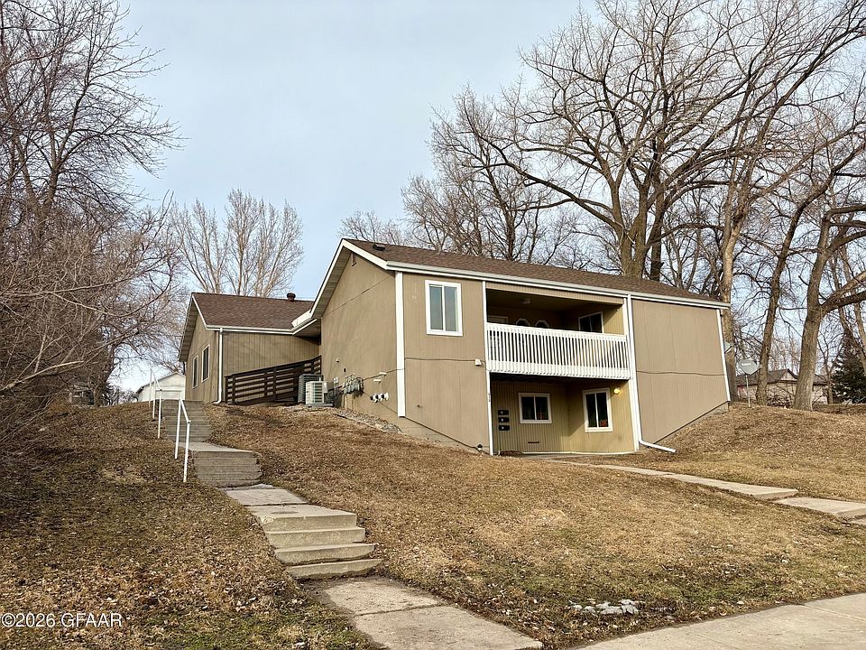 1st image of 315 Summit Ave N