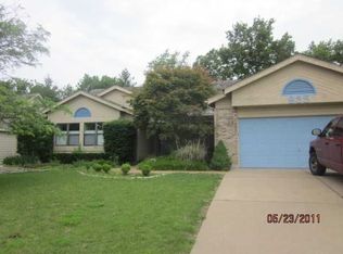 935 Hemingway Ln, Weldon Spring, MO 63304