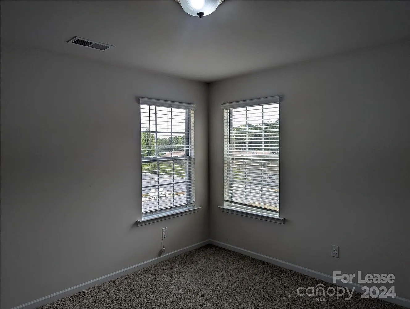 4 bed, 3.5 bath, 3144 sqft, $2,750 — Photo 2
