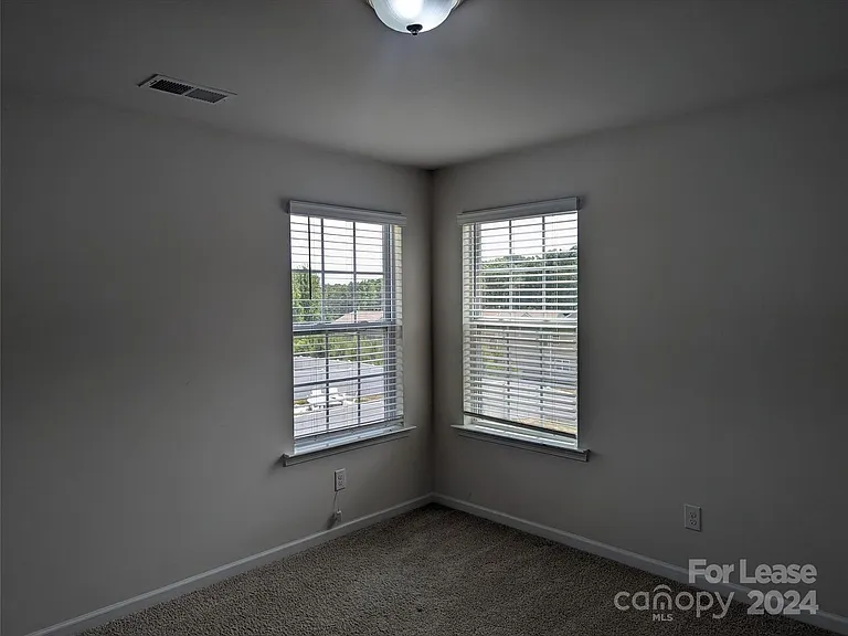 116 Gray Willow St — Photo 2