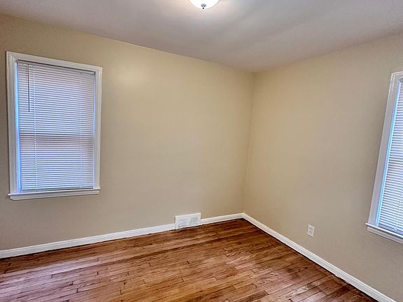 4th image of 11733 Minden Ave