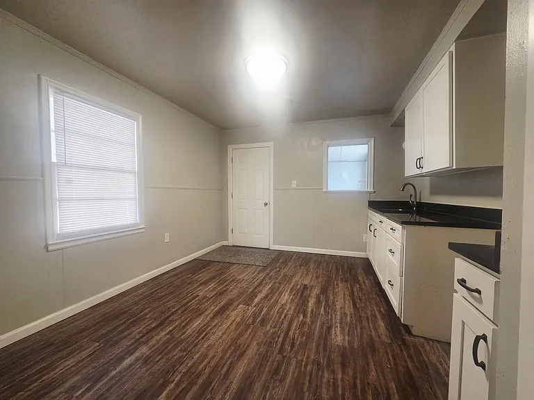 307 E Kittyhawk Dr — Photo 3