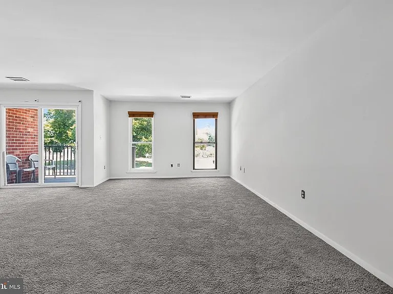 1001 White Oak Rd — Photo 23