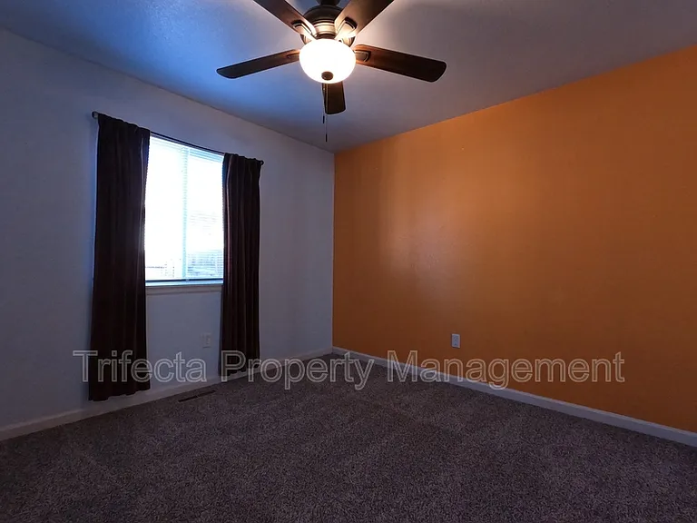 3627 Glenbarr Ct — Photo 8