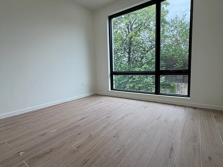 2375 Lorillard Pl #2R — Photo 10