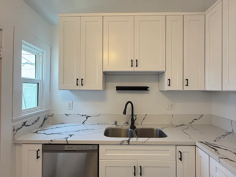 1701 1/2 Hillhurst Ave #1701 — Photo 3