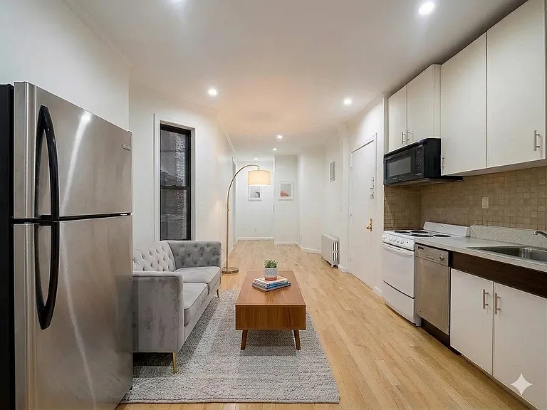 527 W 48th St #2FW — Photo 3