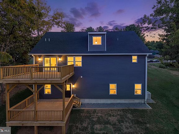 2nd image of 715 Hillcrest Dr