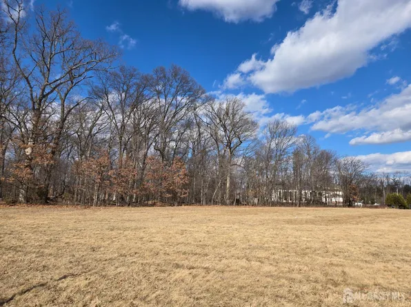 107 Weston Rd, Somerset, NJ 08873