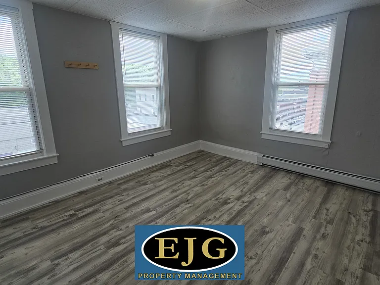 50 Main St #6 — Photo 9