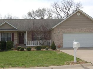 2200 Ashton Hills Ct, Washington, MO 63090