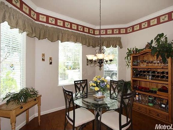 5th image of 28 Camelot Ct