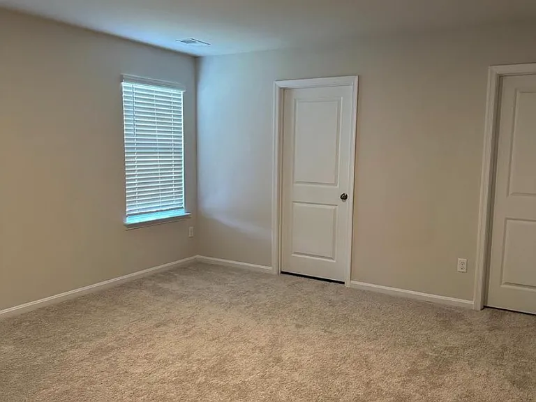 219 Centergate Dr — Photo 5