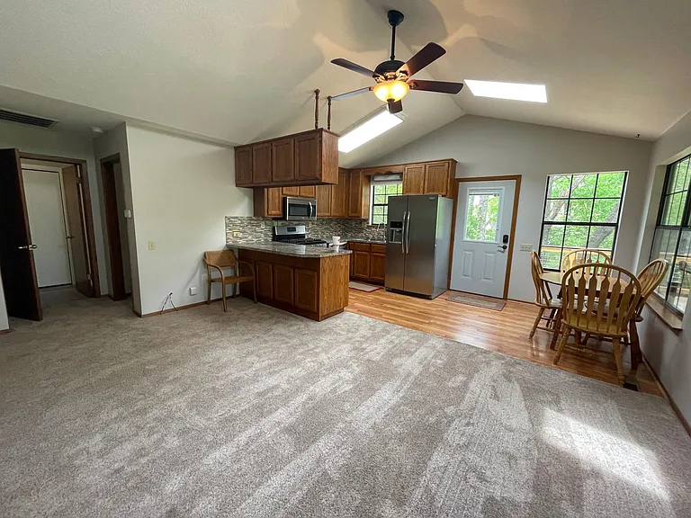 11440 Lakeview Dr — Photo 3