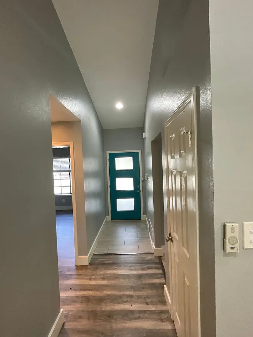 Updated 4-Bedroom Home in Buckingham Estates — Photo 4