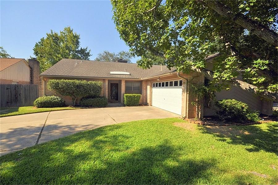 1st image of 15822 Boulder Oaks Dr